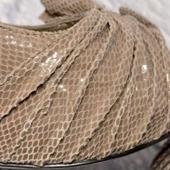 Moda Spana Snakeskin Heels Texture Gathered Fabric Top Peep Toe Rubber Size 9.5 - Picture 6 of 13